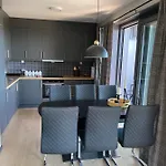 Med Panoramautsikt Innendors Parkering Apartmán *