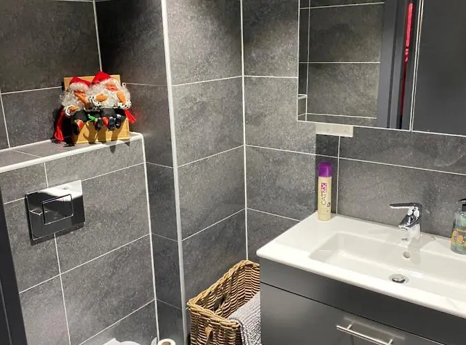 Lejlighed Med Panoramautsikt Innendors Parkering